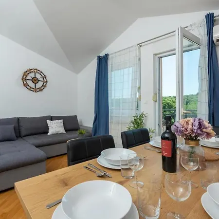 Near The Center/beach Πούλα